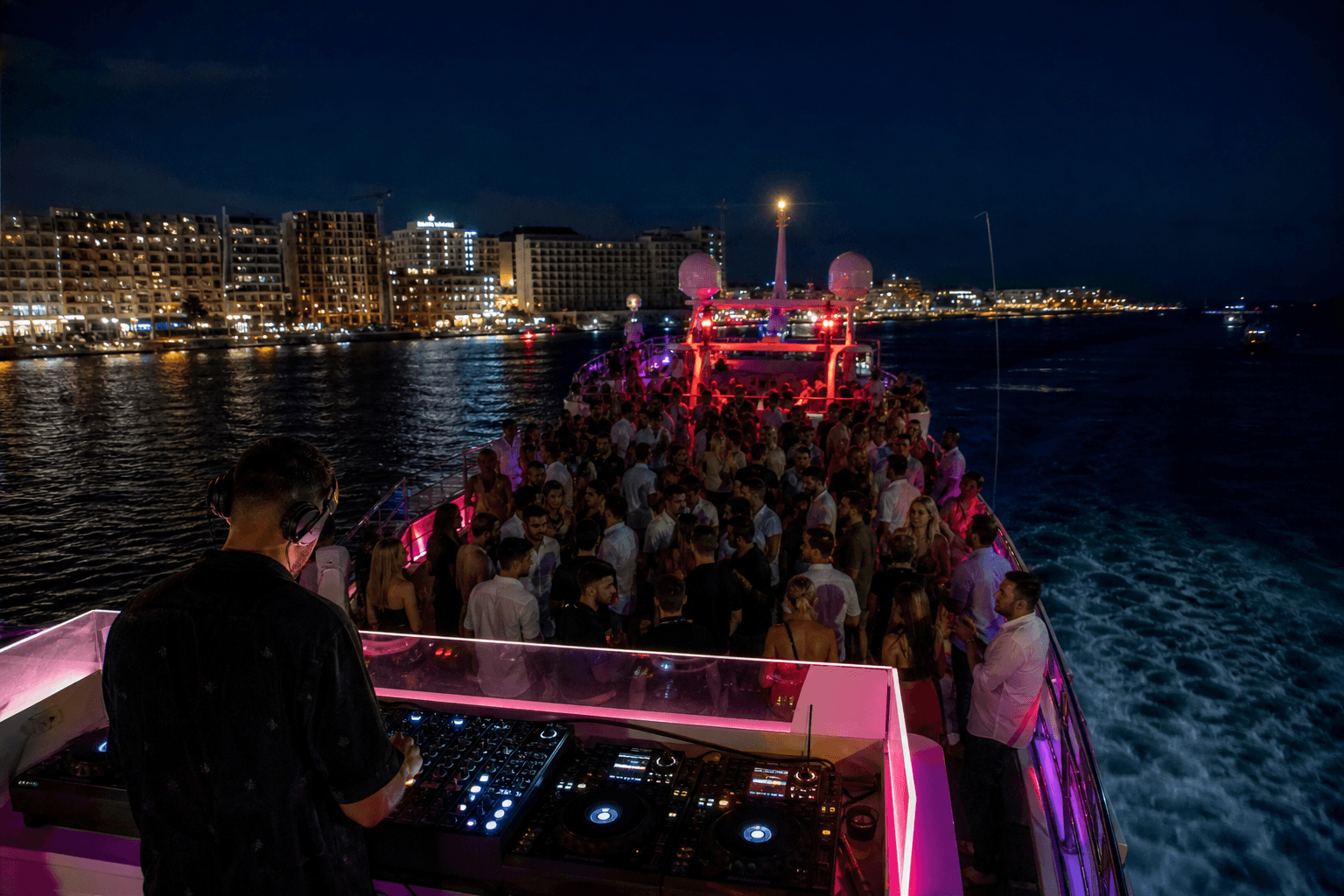 Boat Parties Malta 2026: The Ultimate Guide to Sea Parties & Sunset Cruises — image 2