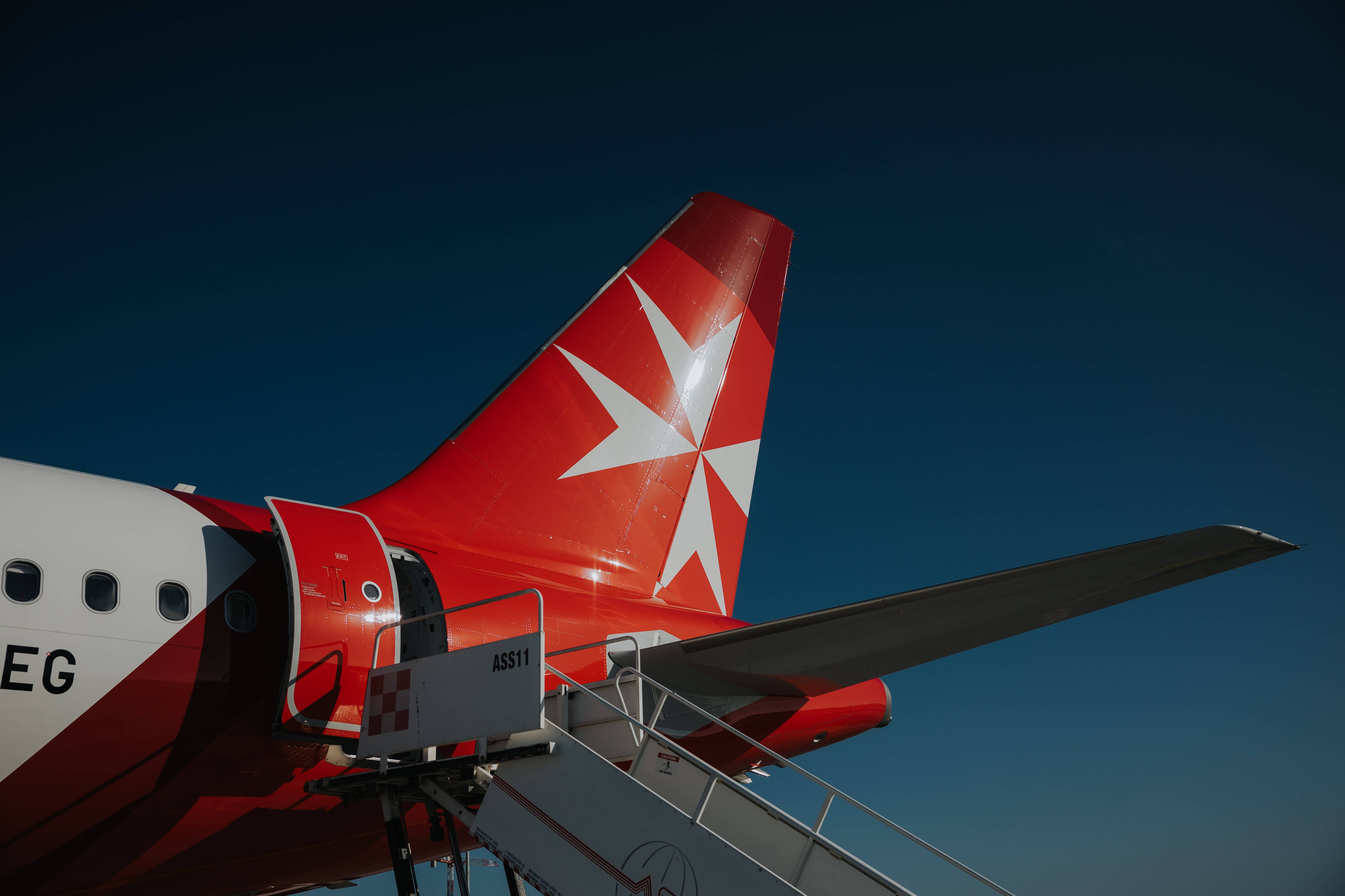 Malta havaalanı ryanair uçağı ve pasaport