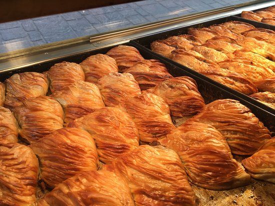 Geleneksel Malta sokak lezzeti Pastizzi ve kahve